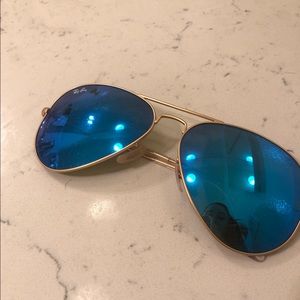 Blue reflective Aviator Ray Bans